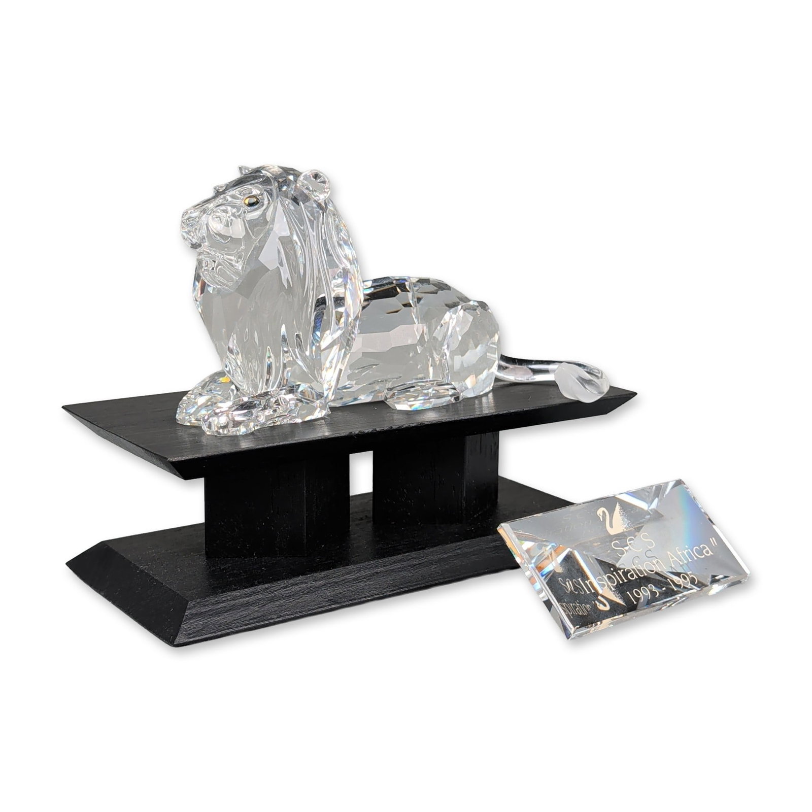 3pc Swarovski Crystal 1995 SCS Annual Edition Figurine, The Lion, Title Plaque & Base: Swarovski Crystal Society (SCS) Annual Edition 1995 figurine titled The Lion, the final installment of the Inspiration Africa trilogy. The clear lead crystal figure is rendered in a recumbent pose wit