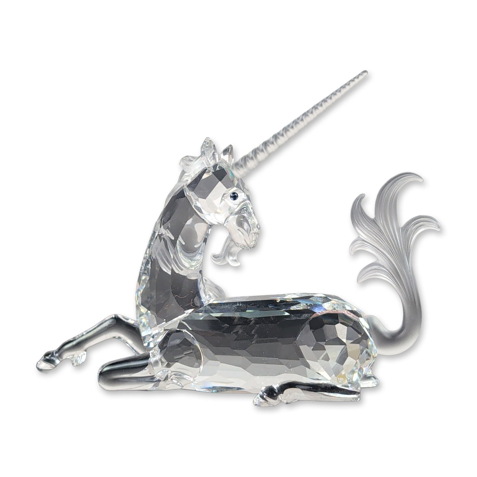 2pc Signed Swarovski Crystal SCS 1996 Annual Edition The Unicorn: A Swarovski crystal figurine titled The Unicorn, being the inaugural issue of the Fabulous Creatures trilogy released in 1996. The piece features a faceted clear lead crystal body with a frosted satin