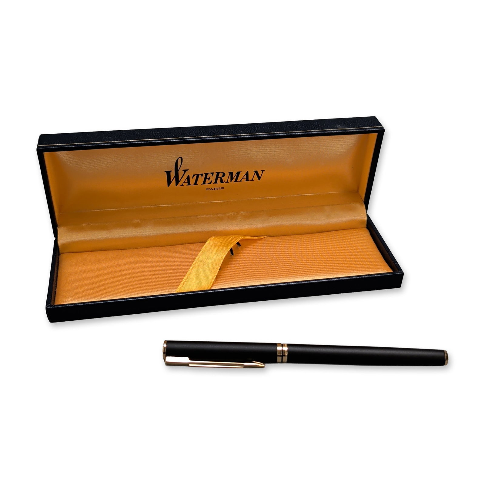Waterman French Executive Matte Black Fountain Pen (1 of 6)