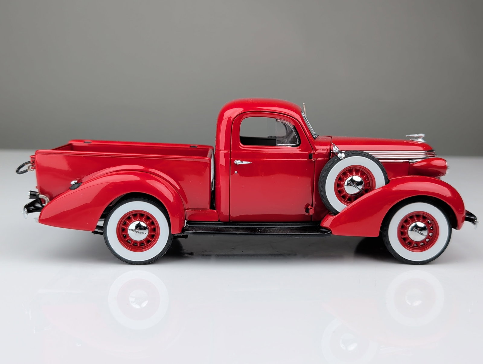 Franklin Mint Precision Models 1937 Studebaker Pickup Replica - 4