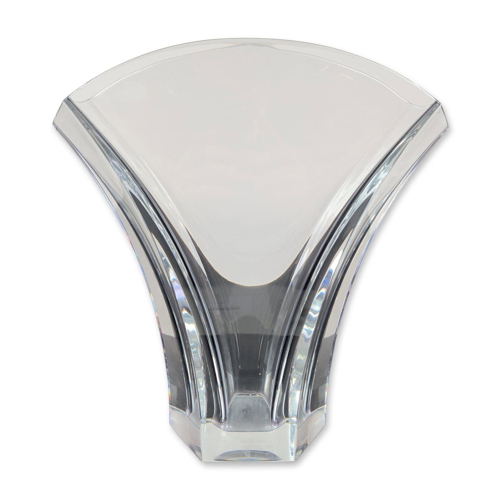 Baccarat Clear Crystal Vase, Ginkgo: Baccarat contemporary Ginkgo pattern clear lead crystal vase. The heavy, thick-walled construction features a faceted hexagonal base transitioning into a wide-flaring fan-shaped rim, designed to be di