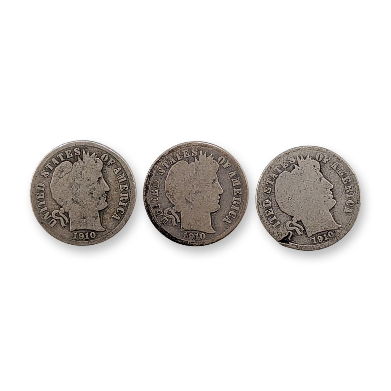 3pc 1910, 1910-D US Barber Silver Dime Coins: Three US 1910 Barber dimes struck in 90% silver. The lot consists of two Philadelphia Mint examples and one Denver Mint example, featuring a readable D mint mark at the base of the botanical wreath on