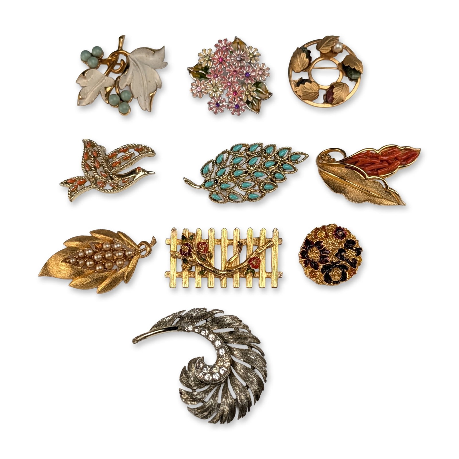 10pc Collection of Vintage Sarah Coventry, Lisner, and Other Brooches: Collection of ten vintage costume jewelry brooches in gold-tone and silver-tone base metals, featuring diverse botanical, figural, and abstract motifs. The group includes a gold-tone brooch with