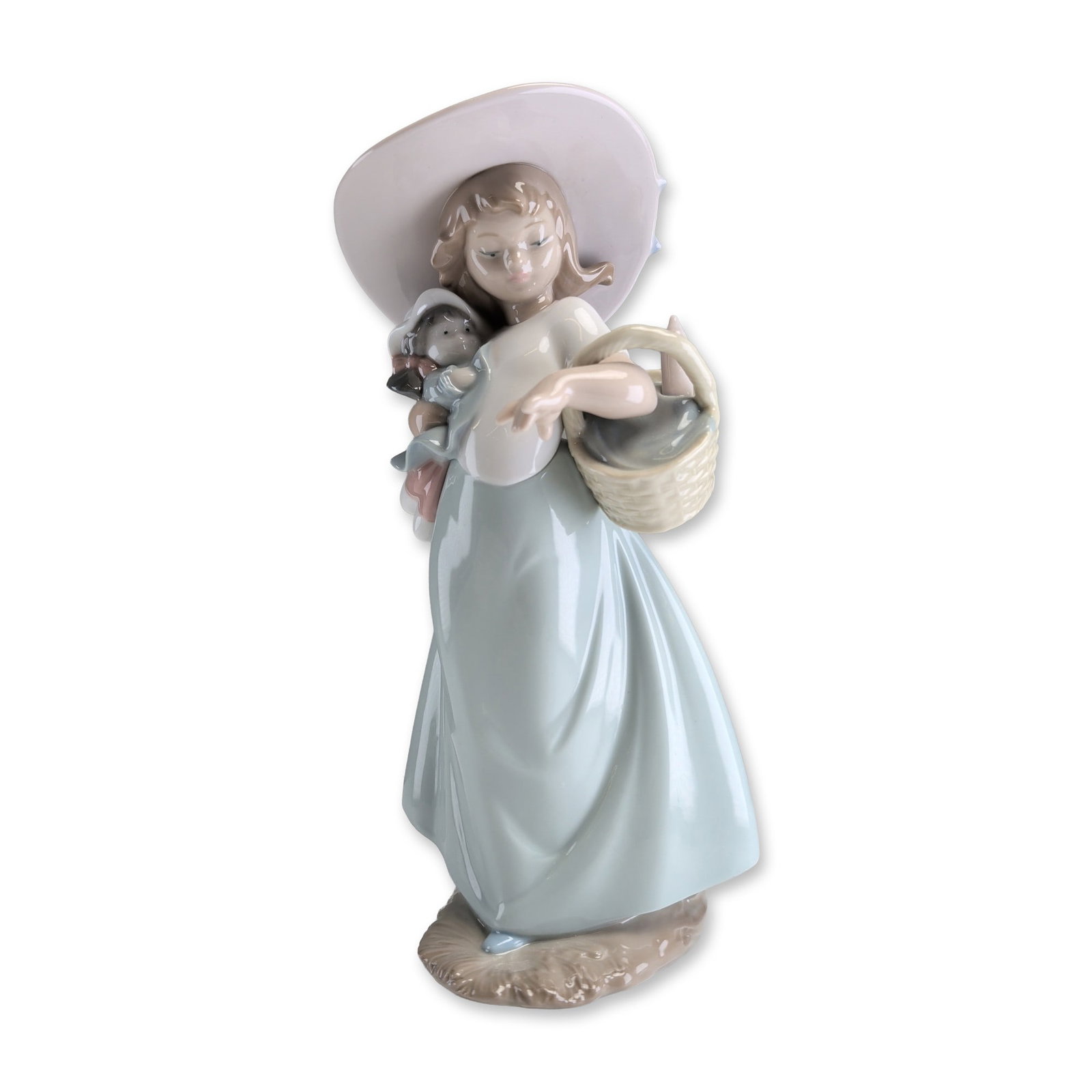 Nao by Lladro Porcelain Figurine, It's a Picnic! 1362 (1 of 3)