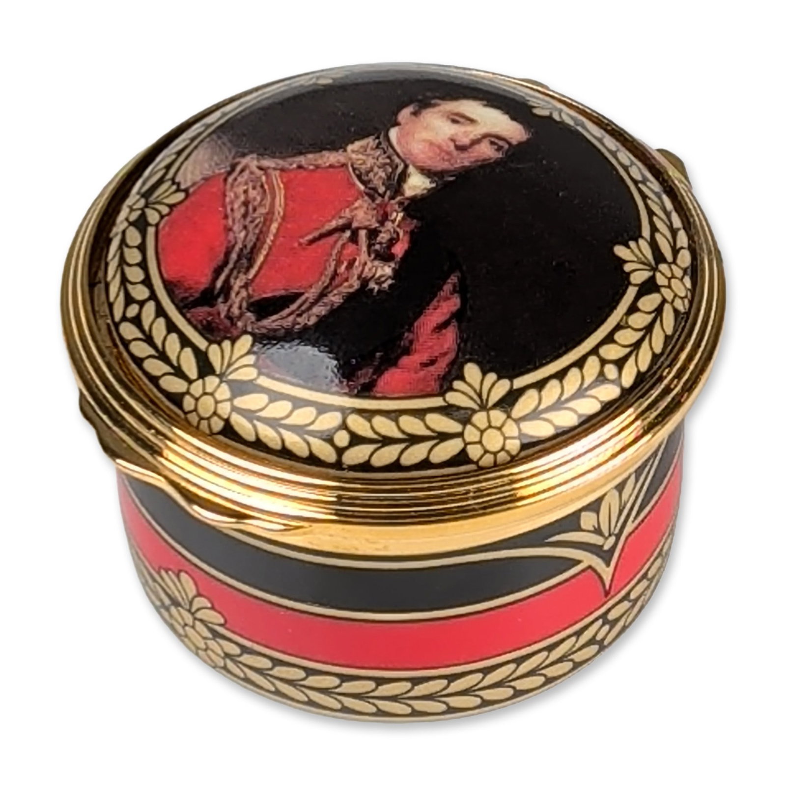 William Edwards Waterloo Bicentenary Pillbox: English commemorative fine bone china hinged pillbox by William Edwards, celebrating the bicentenary of the Battle of Waterloo. The circular lid displays a portrait of the Duke of Wellington in a red 