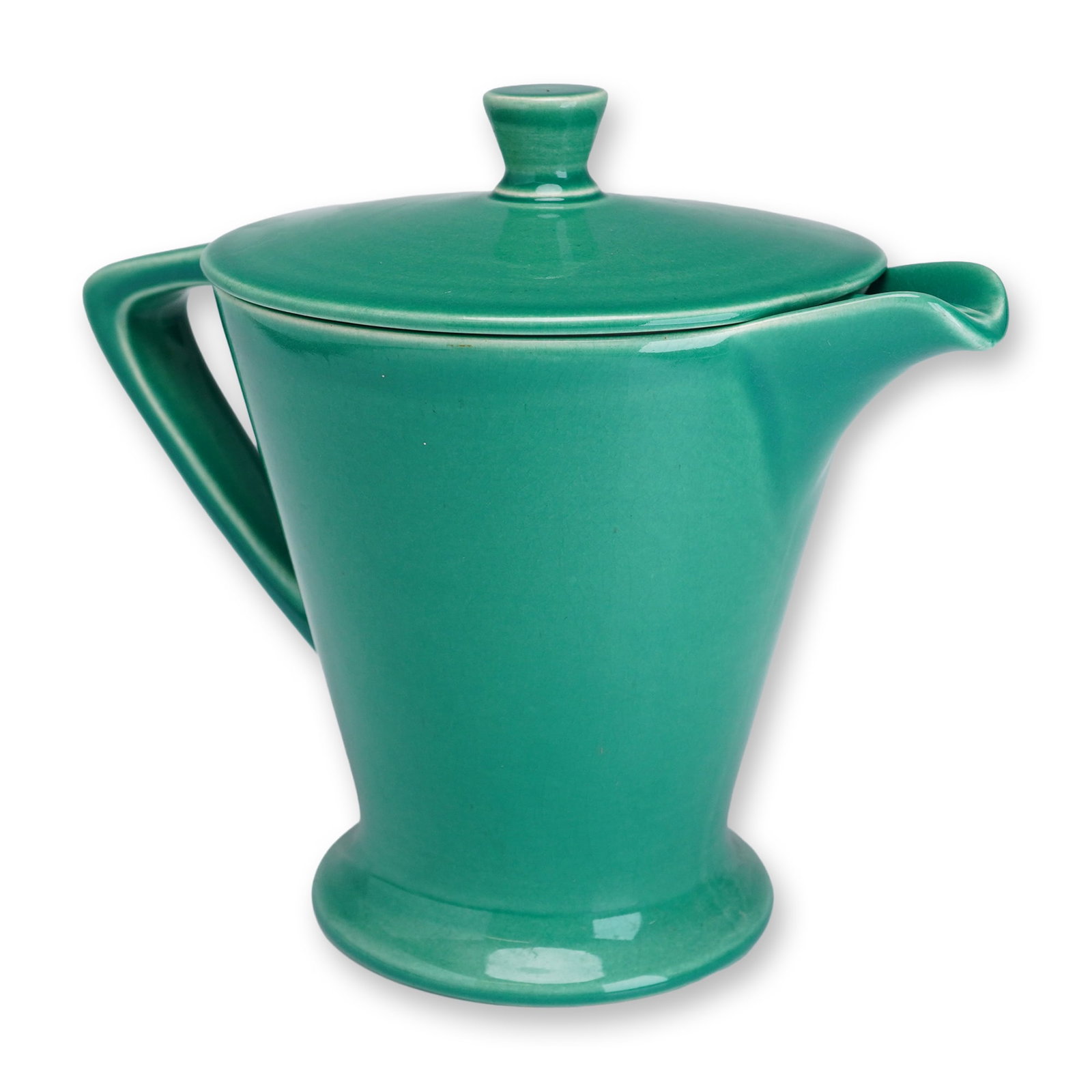 Wedgwood Duo Pour Lidded Jug: This Wedgwood Duo Pour lidded jug is crafted from earthenware with a vibrant monochrome emerald green glaze. The innovative functionalist design features an internal ceramic partition that separates