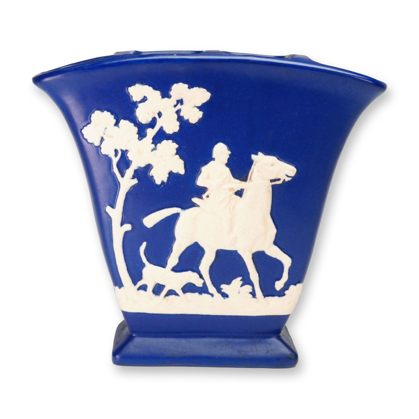 Weller Pottery Cobalt Hunting Scene Vase, Chase: A vintage Weller Pottery ceramic fan vase from the Chase line, produced in Zanesville, Ohio, during the Art Deco period, circa 1920s. The vessel features a flaring fan-shaped body supported by a recta