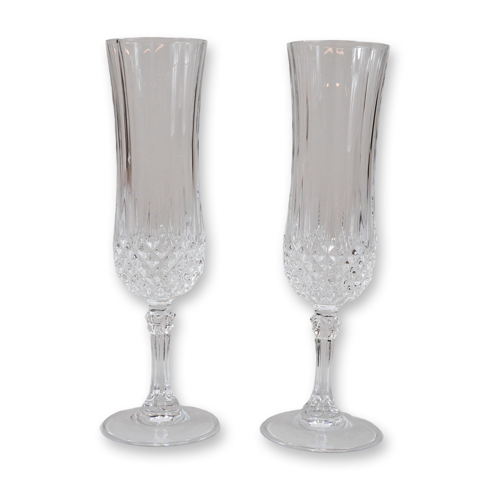 Pair of Crystal Champagne Flutes with Diamond Pattern and Faceted Stems: This lot features 2pc crystal champagne flutes with a diamond pattern on the lower part of the bowl and a faceted stem. The design is attributed to the Longchamp pattern produced by Cristal