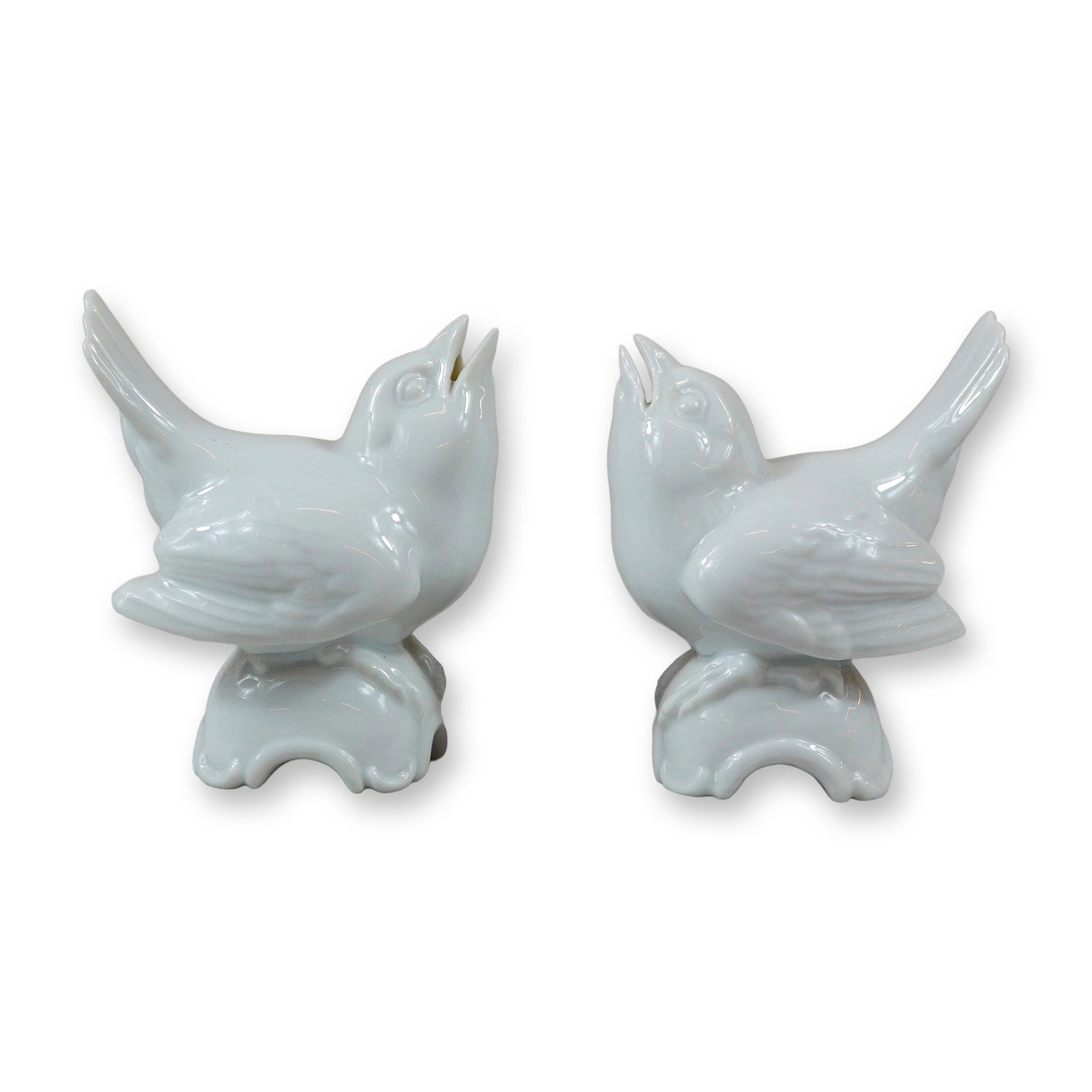 2pc Rosenthal Porcelain Figural Bird Place Card Holders: This pair of white glazed porcelain figurines was produced by Rosenthal in Bavaria, Germany. Each figurine depicts a bird with its head tilted back and beak open in a singing or chirping pose. The