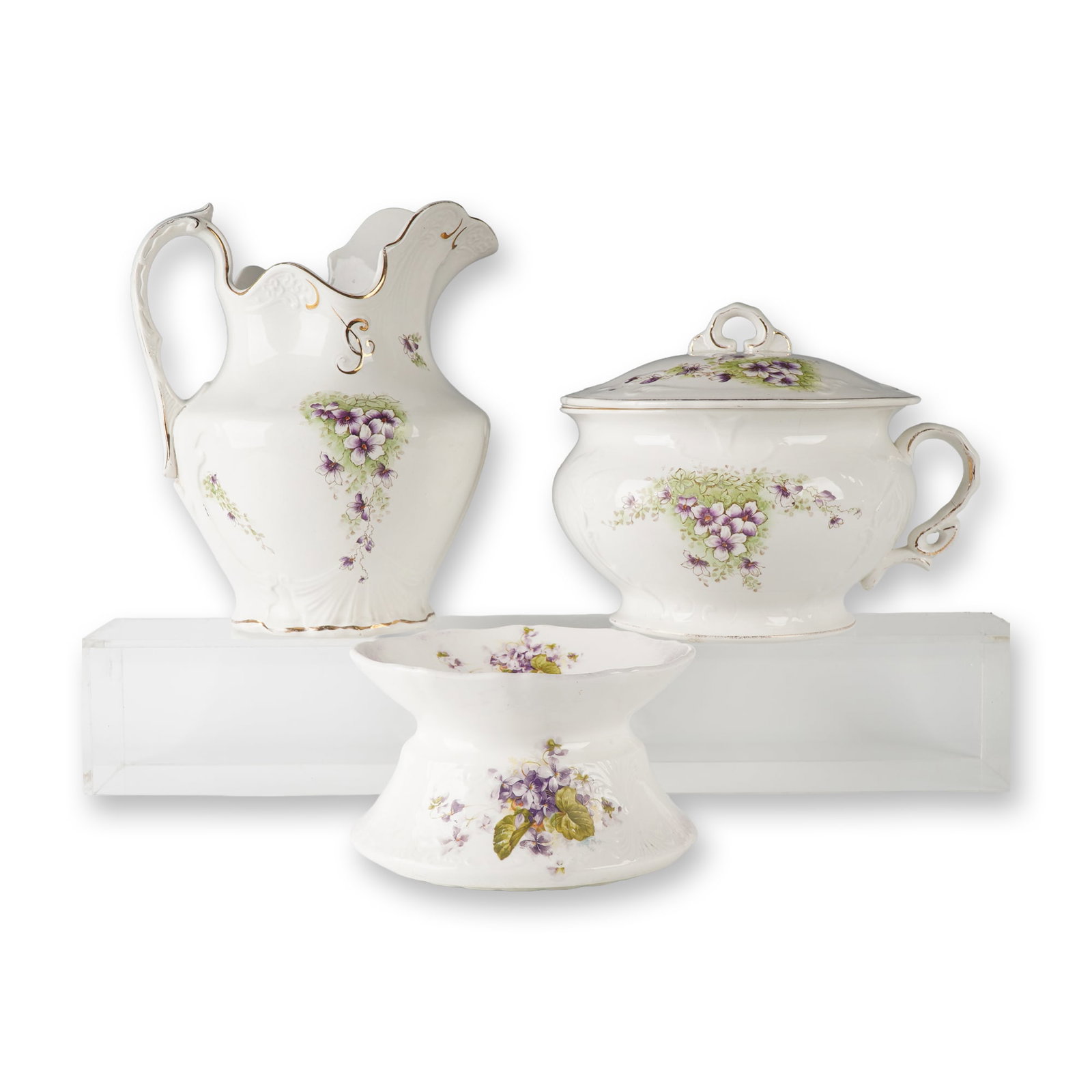 3pc Bona Fama Alba China Violet-Pattern Wash Set with Lid: A lovely three-piece early 20th-century porcelain wash set by Bona Fama Alba China, including a large pitcher, covered chamber pot, and matching slop bowl. Each piece is decorated with delicate transf