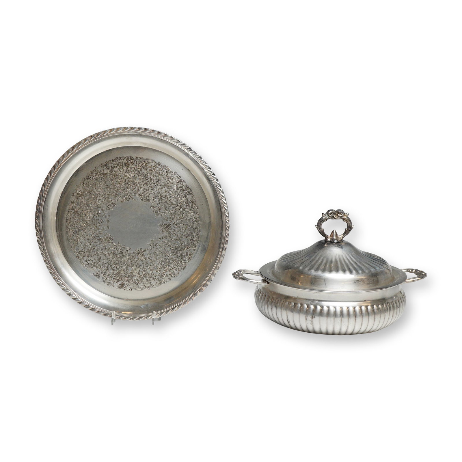 Two Leonard and WM Rogers Silverplated Serving Covered Dish and Tray (1 of 4)