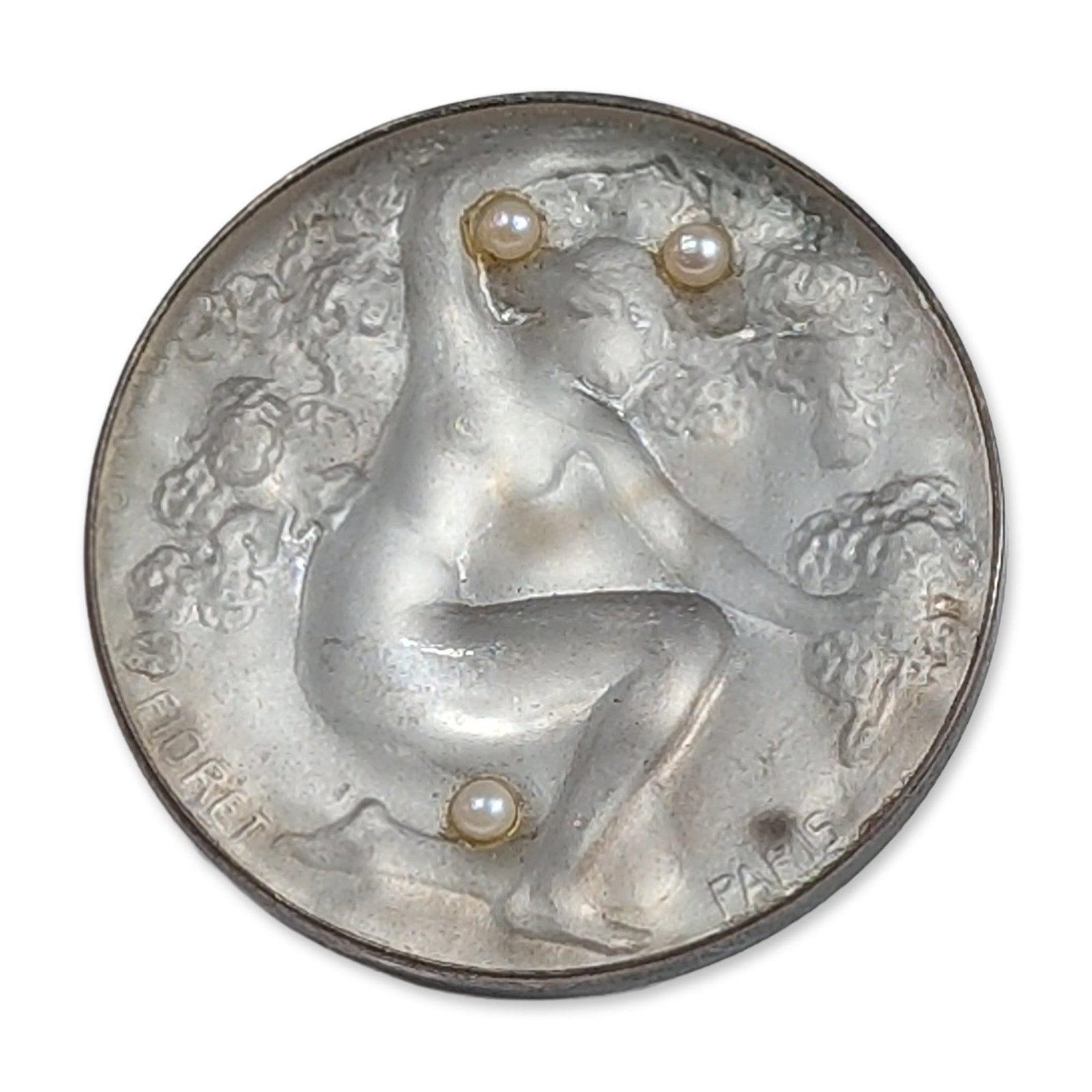 Rare Rene Lalique Chose Promise Fioret Frosted Glass Medallion Pendant, c. 1924: An exceptional and highly collectible Art Deco period frosted glass medallion pendant by master jeweler and glassmaker René Lalique. Originally designed in 1924 for the Parisian perfumer Fioret, this