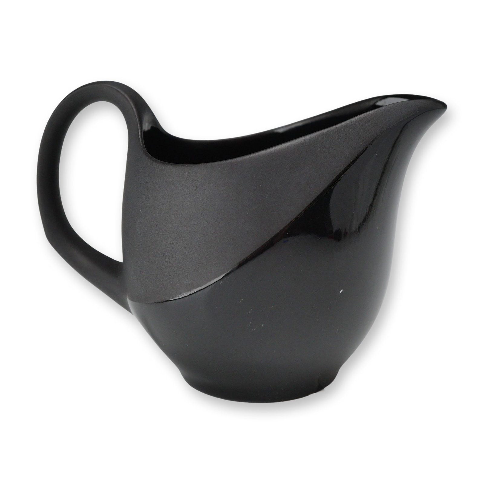 Wedgwood Lunar Black Basalt Shape 225 Gravy Boat: This Wedgwood Lunar series gravy boat is executed in black basalt with a distinctive modernist form identified as Shape 225. The vessel features a striking dual-finish aesthetic, characterized by a ma