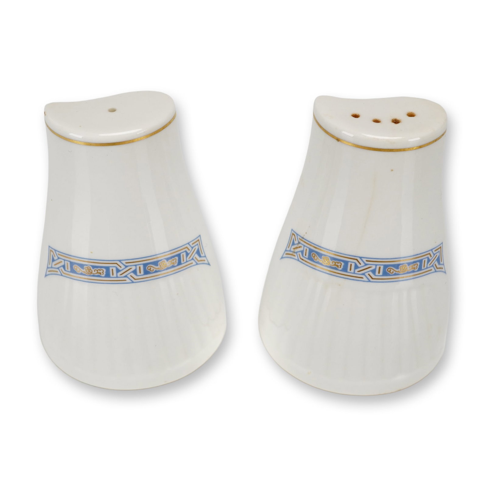 2pc Wedgwood Hotelware Insignia Pattern Salt and Pepper Shakers: This pair of Wedgwood vitrified porcelain salt and pepper shakers is decorated in the Insignia pattern, designed for specialized hotelware or transportation service. The shakers feature a modern taper