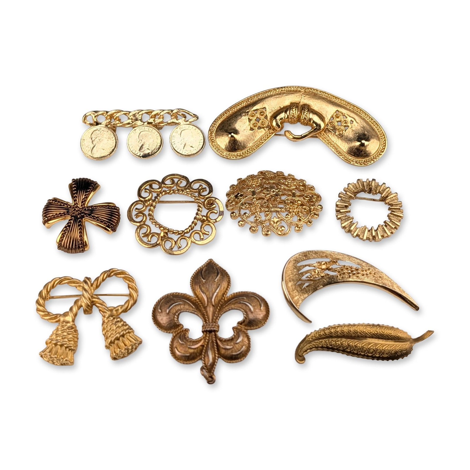 10pc Collection of Vintage Gold Tone Brooches: Collection of ten vintage costume jewelry brooches in gold-tone base metal. The group includes a bar brooch with curb chain suspending three faux Canadian one-cent coins ; a textured fleur-de-lis