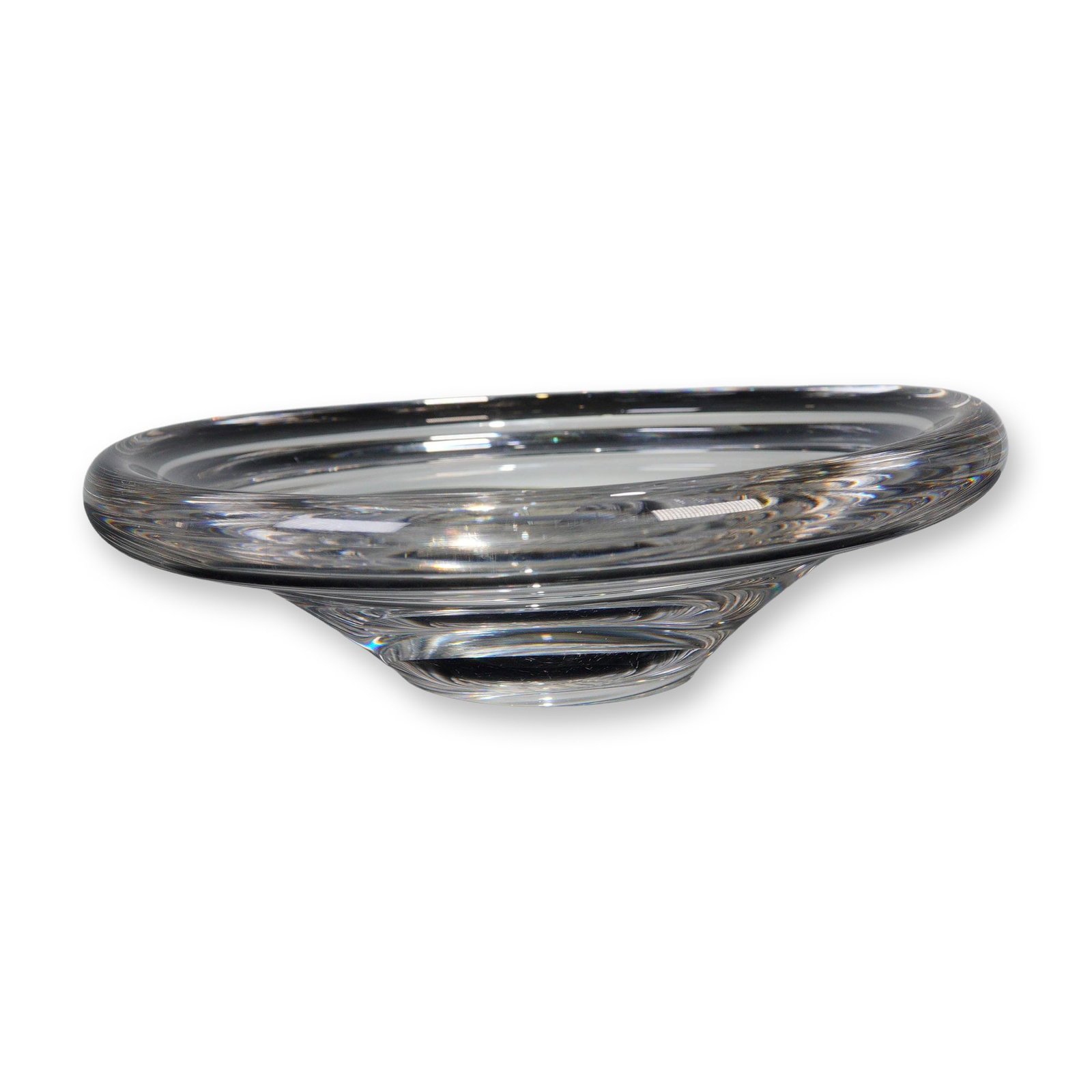 Dartington Crystal House of Commons Engraved Presentation Bowl: A finely executed clear crystal presentation bowl with a wide rimmed design. The base is etched with the House of Commons logo, featuring the crowned portcullis motif with chain detailing, symbolizing