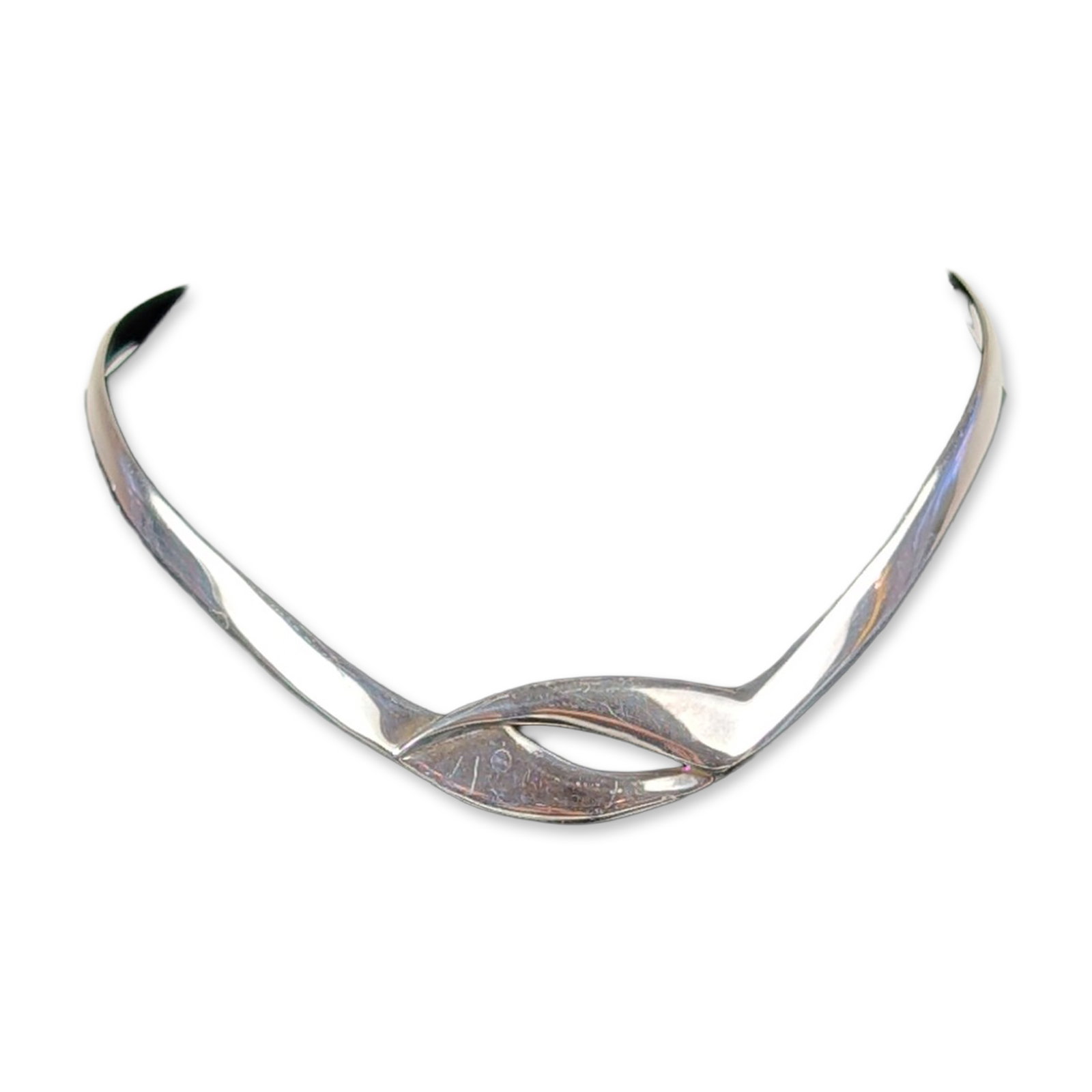 Taxco Mexico Modernist Sterling Silver Collar Necklace: A Taxco, Mexico modernist collar necklace in sterling silver, designed as a rigid torque with an open back and a polished finish. The piece features a central decorative element consisting of a