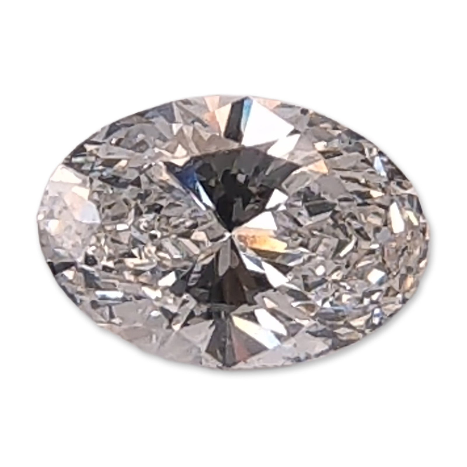 IGI Certified 1.01 Carat Oval Brilliant Cut Loose Diamond: Laboratory grown diamond featuring an oval brilliant cut, accompanied by a grading report from the International Gemological Institute (IGI). The stone is identified as Type IIa and was created via th