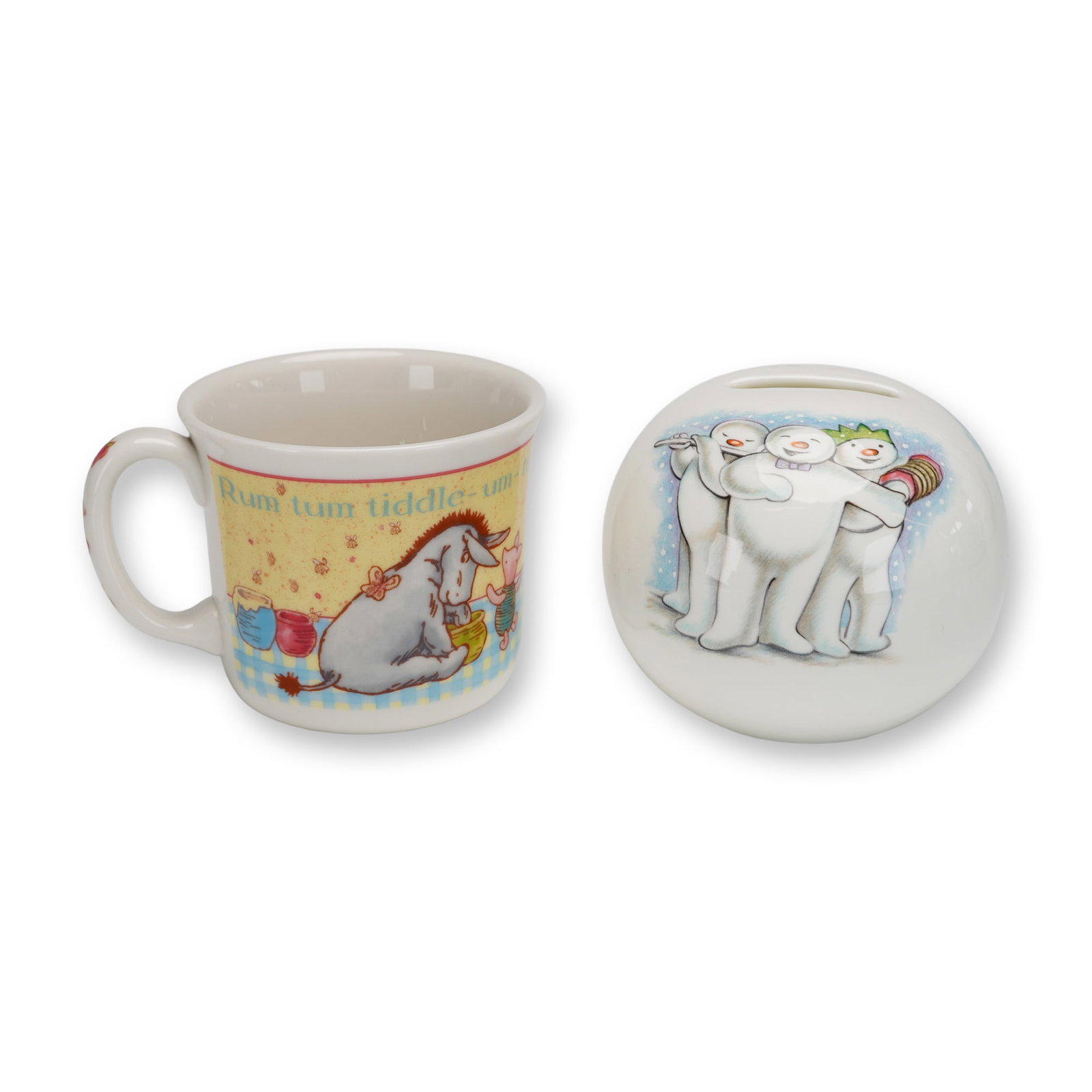 2pc Royal Doulton Collectibles Disney Pooh Mug & Snowman Money Bank: Two ceramic items manufactured by Royal Doulton. The first is a mug from the Winnie the Pooh Gift Collection, hand-decorated with characters including Winnie the Pooh, Tigger, Eeyore, and Piglet. The 
