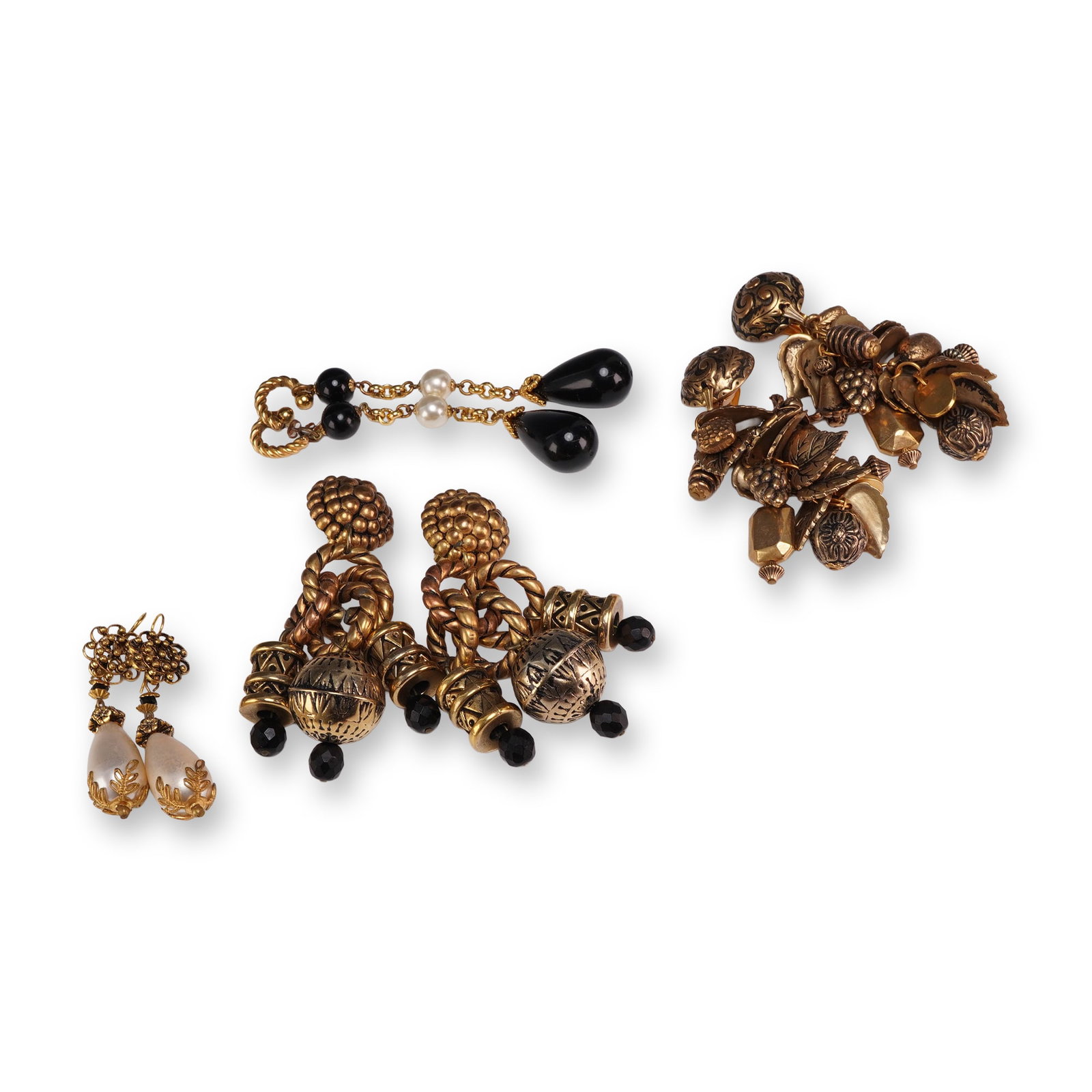 4 Pairs of Vintage Costume Jewelry Earrings in Gold-Tone Metal and Mixed Media: An assortment consisting of 4 pairs of vintage costume jewelry earrings featuring gold-tone metal components and various accents. The collection includes one pair of large chandelier earrings with an 