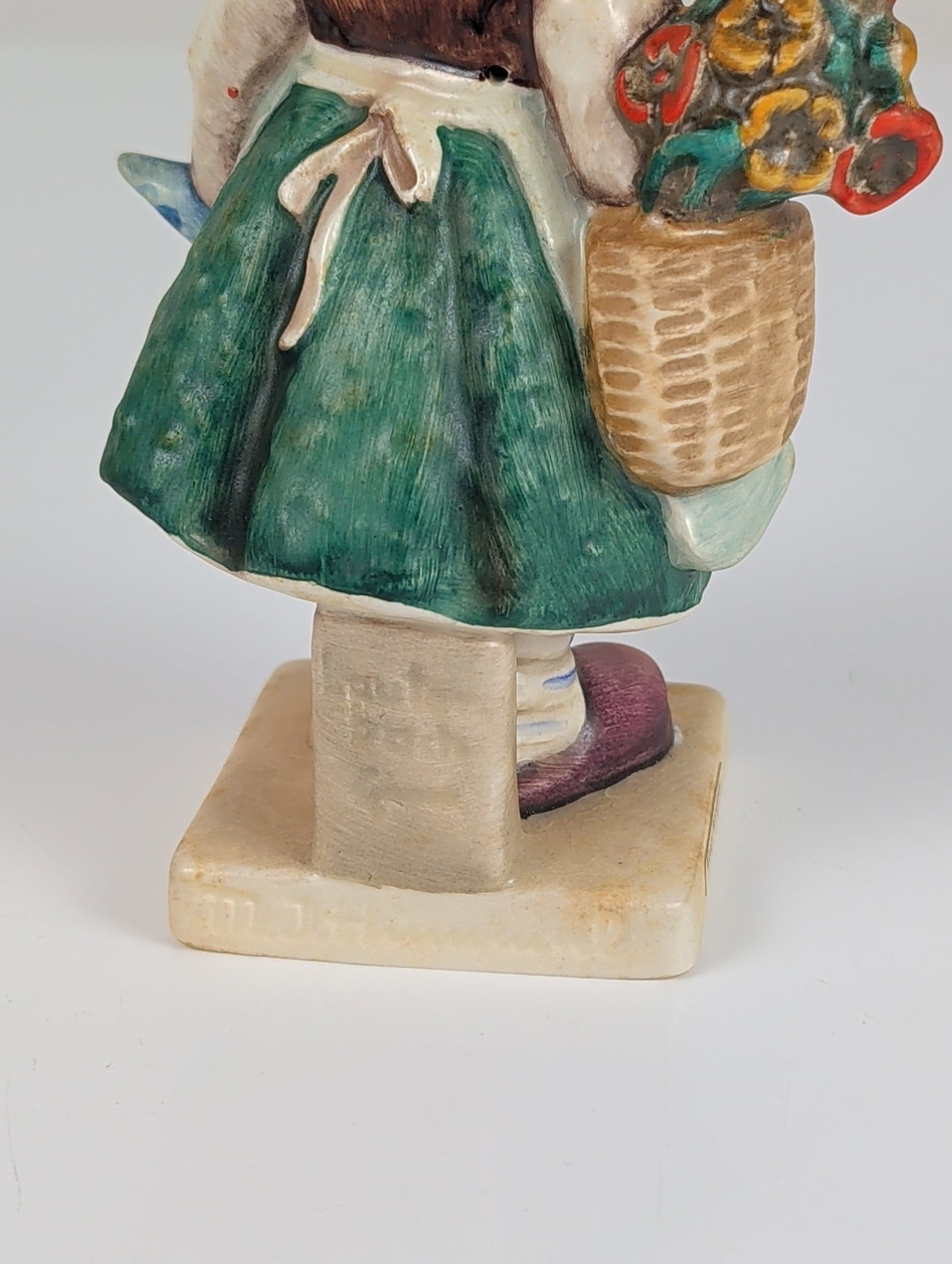 4pc Goebel Hummel Earthenware Figurines - 3