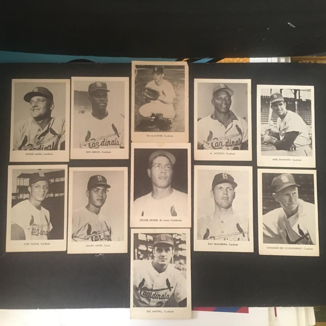 (11) VTG MLB STARS PHOTO LOT MARIS/GIBSON: (11) VTG MLB STARS PHOTO LOT MARIS/GIBSON