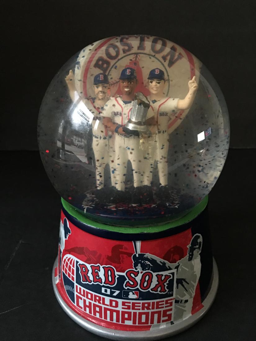 2007 WORLD SERIES CHAMPS RED SOX SNOWGLOBE (1 of 3)