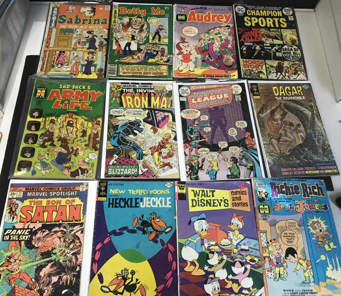 VINTAGE COMIC BOOK LOT (12) 12-25 CENT DC MARVEL #6 (1 of 4)