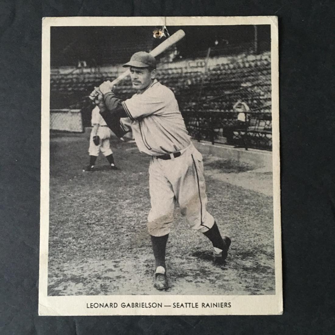 VINTAGE 1943 CENTENNIAL FLOURING MILLS BASEBALL CARD (1 of 2)