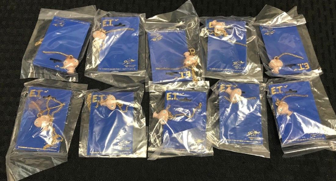1982 E-T TOY LOT (10) ALL SEALED TOY NECKLACE VERY (1 of 2)