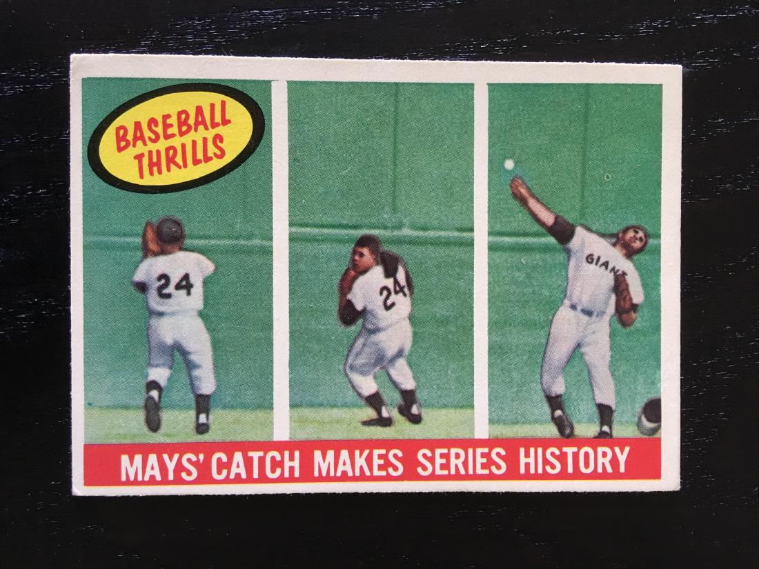 1959 TOPPS BASEBALL CARD WILLIE MAYS #464: 1959 TOPPS BASEBALL CARD MAYS CATCH MAKES SERIES HISTORY #464