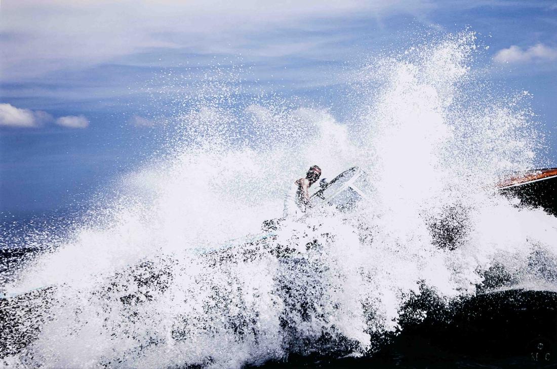 Michel Comte: Michel Comte (*1954), Schweizer Fotograf, lebt und arbeitet in New York. ''Michael Schumacher im Motorboot'', Fotografie, C-Print auf PE-Papier, kaschiert auf Aluminiumplatte, USA, Los Angeles, 2011,