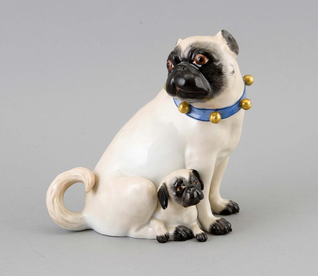 Sitzende Mops-Dame (1 of 1)