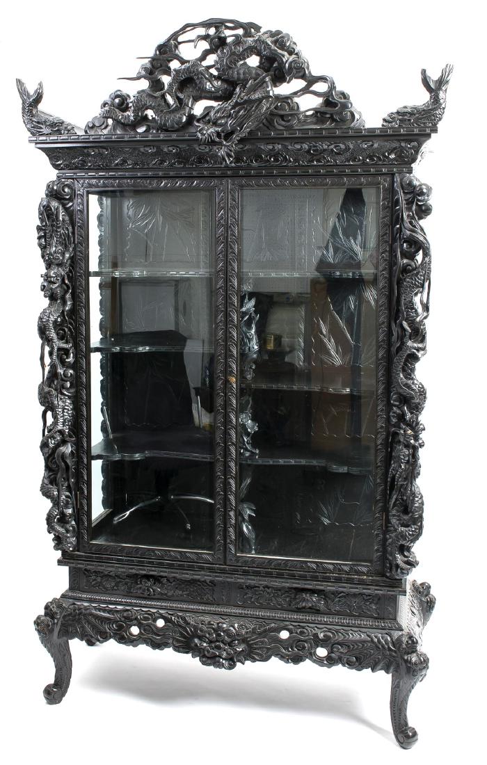 Großer asiatischer Vitrinenschrank, Anfang 20 (1 of 1)