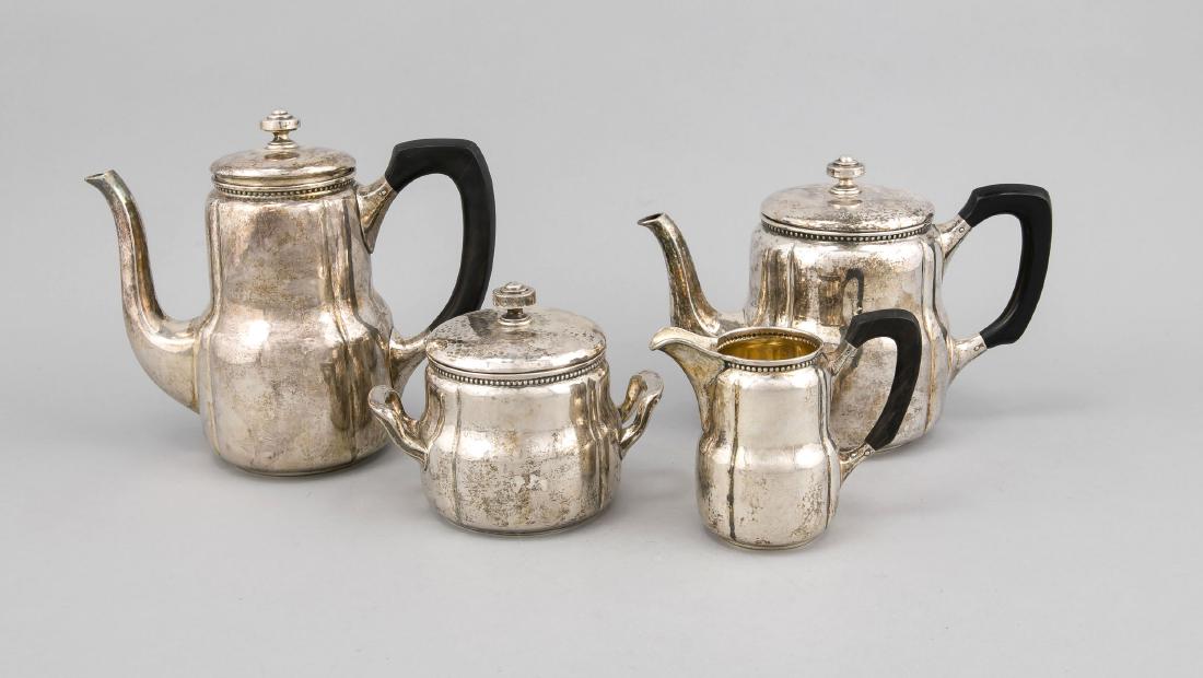 Vierteiliges Kaffee- und Teekernstück, Deutsch, um: Vierteiliges Kaffee- und Teekernstück, Deutsch, um 1910, bez. Th. Müller, Weimar, (dieFirma Theodor Müller war Hofjuwelier und Ordenshersteller in Weimar und hatte das alleinige Fabrikations- & Ver