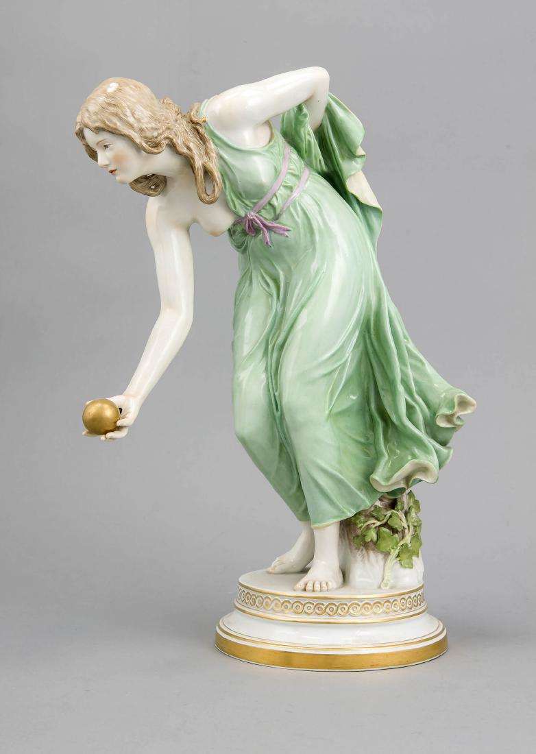 Ball player, Meissen, brand 1924-34, designed by Walter: Ball player, Meissen, brand 1924-34, designed by Walter Schott (1861 Ilsenburg - 1938Berlin), primal molding 1897. Moving figure of a young, lady thorwing a golden ball, on profiled round base, model