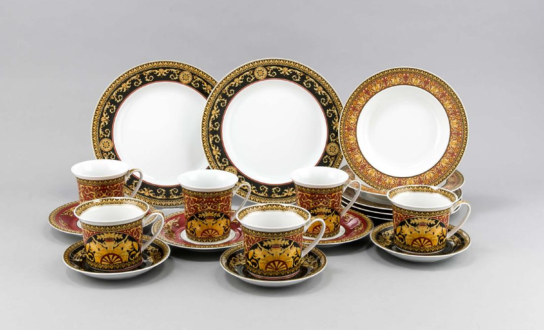 Restservice, 13-tlg., Rosenthal, Ende 20. Jh., Entwürfe: Restservice, 13-tlg., Rosenthal, Ende 20. Jh., Entwürfe von Gianni Versace für Rosenthal,polychromer Dekor Medusa, im Boden bez., 3 Schaokoladentassen mit UT, H. 9 cm, 3 Becher mit UT, H. 11 cm, 2 S