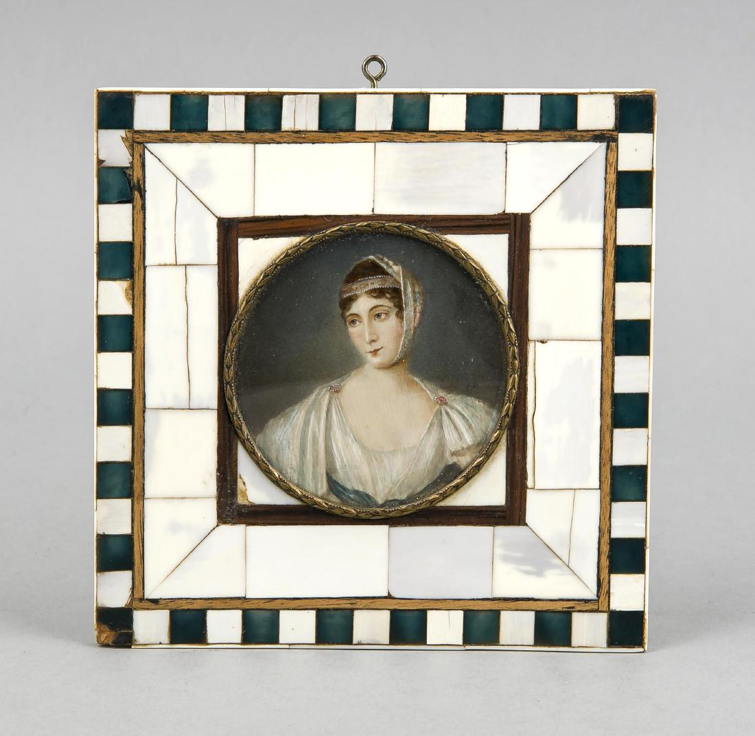 Beinminiatur des 19. Jh., rundes Bildnis der Schwester (1 of 1)