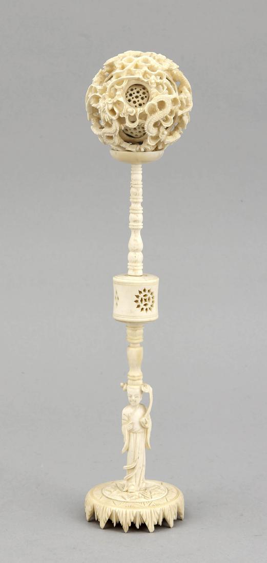Jawbreaker, China, around 1900, ivory, h. 30 cm (1 of 1)
