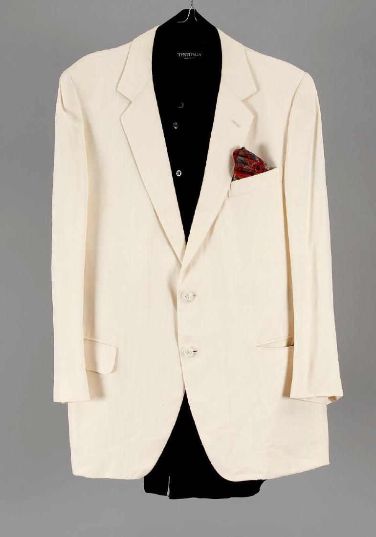 Sommerliches Gala-Sakko in Ecru aus reiner Wildseide: Sommerliches Gala-Sakko in Ecru aus reiner Wildseide mit Accessoires. Leichteres Sakko von BRIONI für HARRY'S München aus reiner Wildseide in derFarbe Ecru, Gr. ca. 52/54, kombiniert mit ein