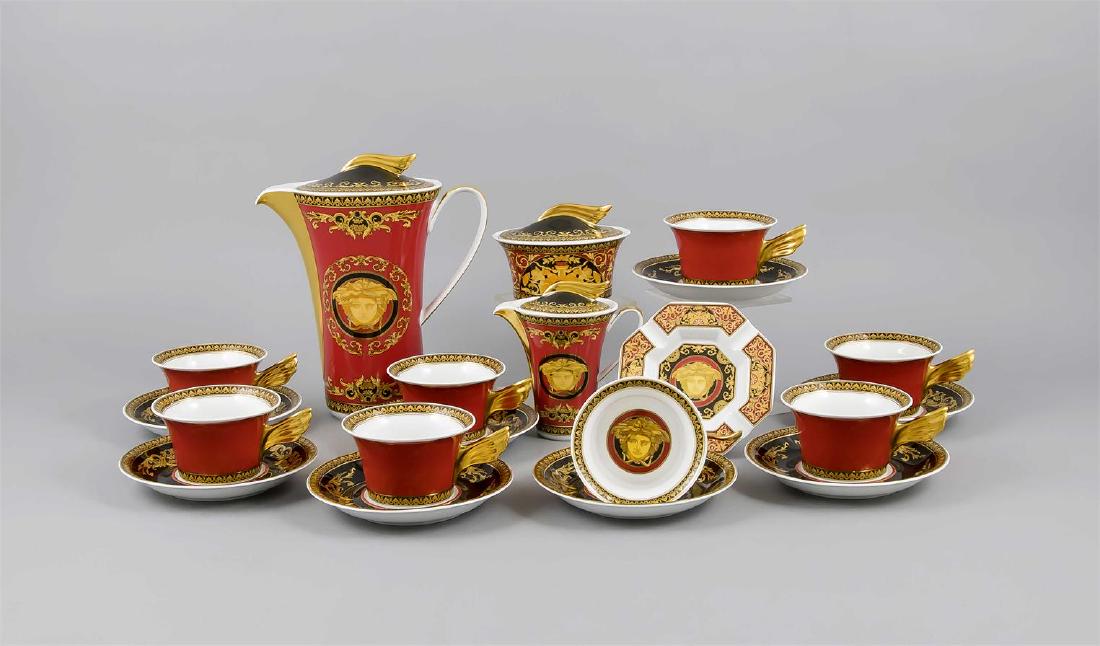 Kaffee-Service für 8 Personen, 20-teilig,: Kaffee-Service für 8 Personen, 20-teilig, Rosenthal, Ende 20. Jh., Entwürfe von Gianni Versace für Rosenthal, polychromer Dekor Medusa, im Boden bez., Form Ikarus, Entwurf von Paul Wund