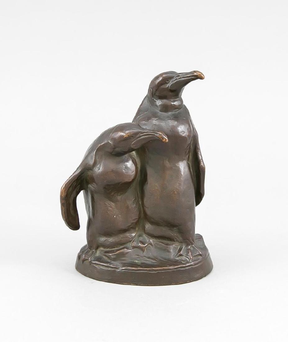 Fritz Diller (1875-1: Fritz Diller (1875-1945), after, two penguins, galvanic copper-plated clay figure with bronze patina, on the reverse sign. ''Diller'', H. 16 cm