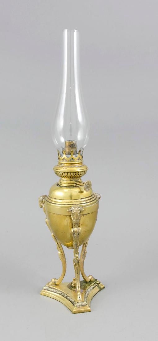 Oil lamp, proba: Oil lamp, probably England, 19th cent., Bez. ''Brevetes L & B'', brass, three-pear, profiled base plate, tank on 3 hoofed feet with ram heads, burner slightly out of kilter, H. without glass 26 cm