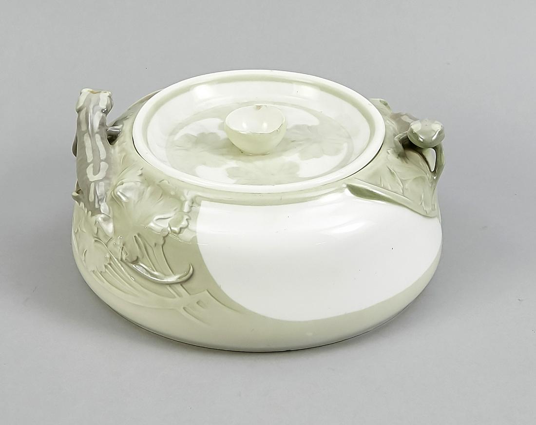 Art Nouveau lid bowl, KPM: Art Nouveau lid bowl, KPM Berlin, mark before 1945, year letter for 1909, 2nd quality, designed by Theo Schmuz-Baudiss, mark STB, two Salamander in a vegetal environment on the side, painted celadon g