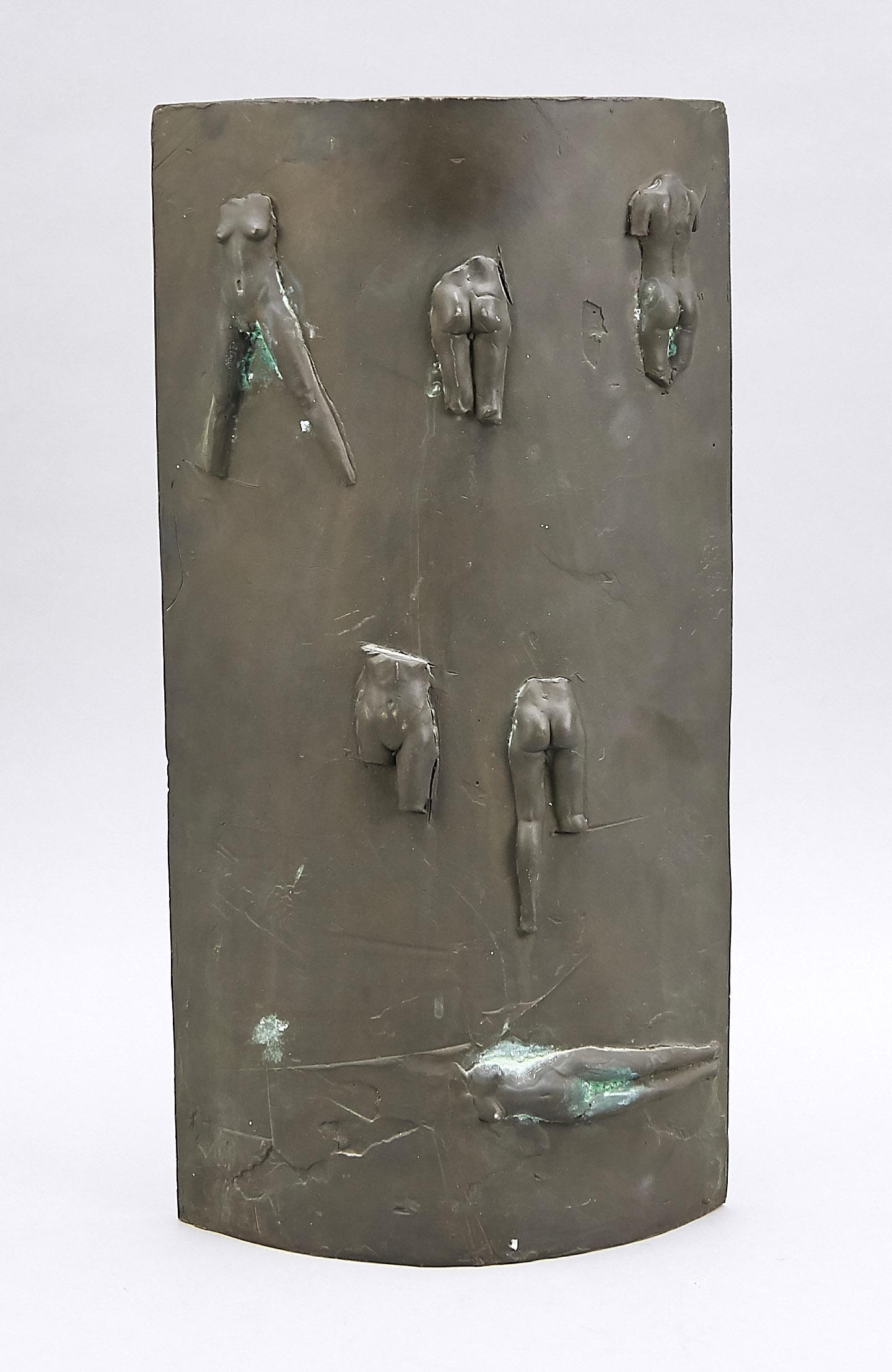 Robert Graham (1938-2008): Robert Graham (1938-2008), American artist, bronze sculpture in the form of a convex plate with reliefed, female body shapes, signed ''R. Graham'' u. num 4/6, cm, approx. 47 x 27 x 6.4 cm