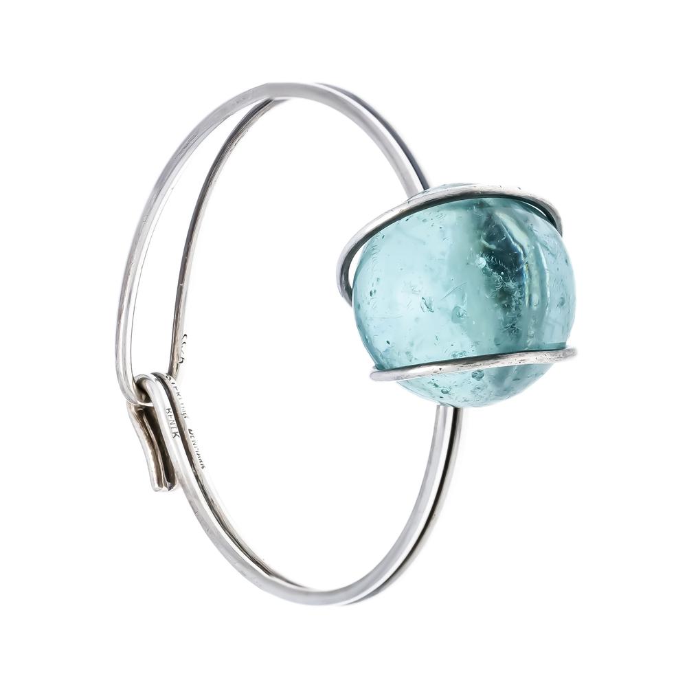 Bent Knudsen, Denmark Ban: Bent Knudsen, Denmark Bangle silver 925/000 with a blue glass ball 24 mm, inside 62 x 56 mm, 36.1 g