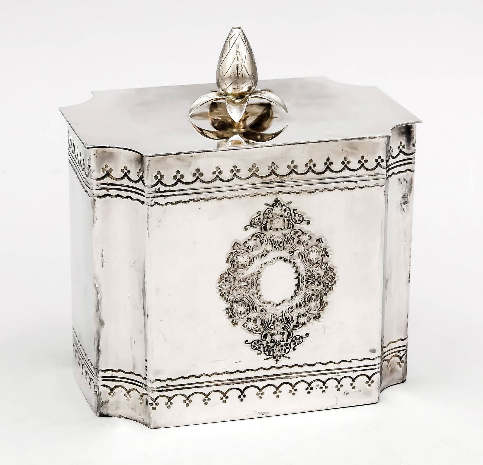 Rectangular lidded box, 2 (1 of 1)