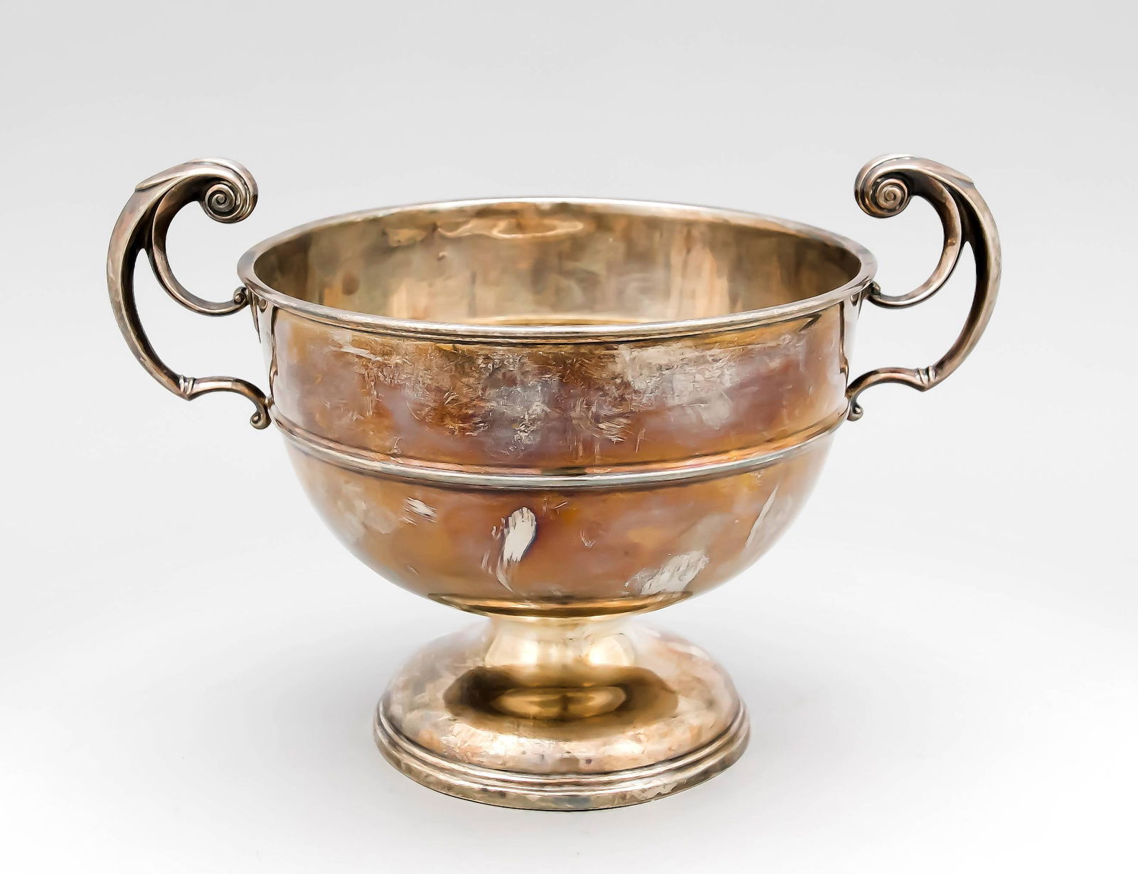 Round bowl, England, 1904: Round bowl, England, 1904, hallmarked Charles Stuart Harris, London, Sterling silver 925/000, round, domed stand, bulgy body, sidely attached curved handles, Ø 21.5 cm, approx. 780 g