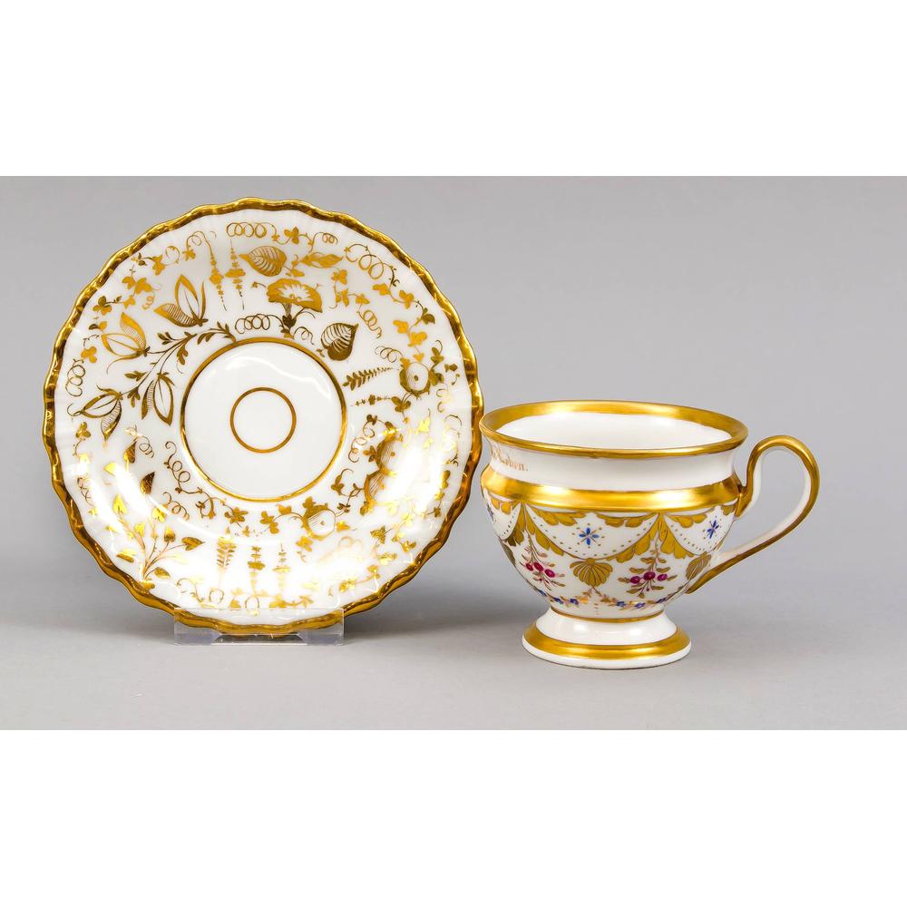 Biedermeier cup, KPM Berl: Biedermeier cup, KPM Berlin, mark 1837-1844, 1st quality, polychrome painted and gilded, all-round inscription 'Happy and be glad your life', H. 7.5 cm, subtitles mariage