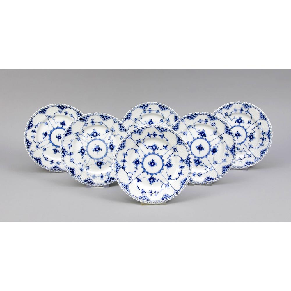 Six dessert plates, Royal: Six dessert plates, Royal Copenhagen, 1970s, Musselmalet half-lace decor in underglaze blue, designed by Arnold Krog (1856-1931) in 1888, Ø 17.5 cm